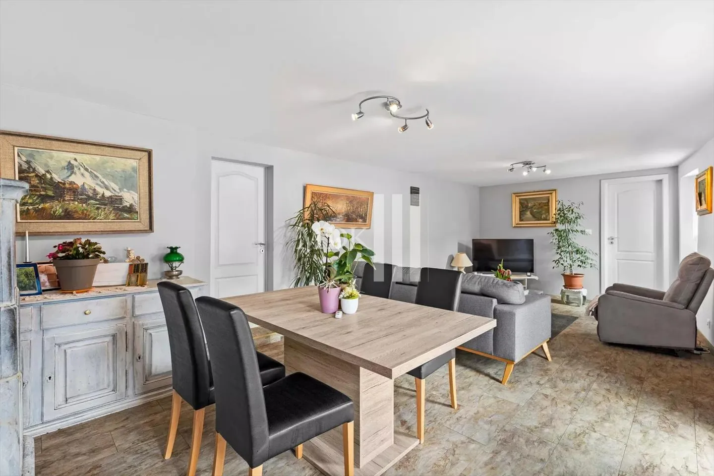 2.5 Room Apartment - Photo 1 of 11