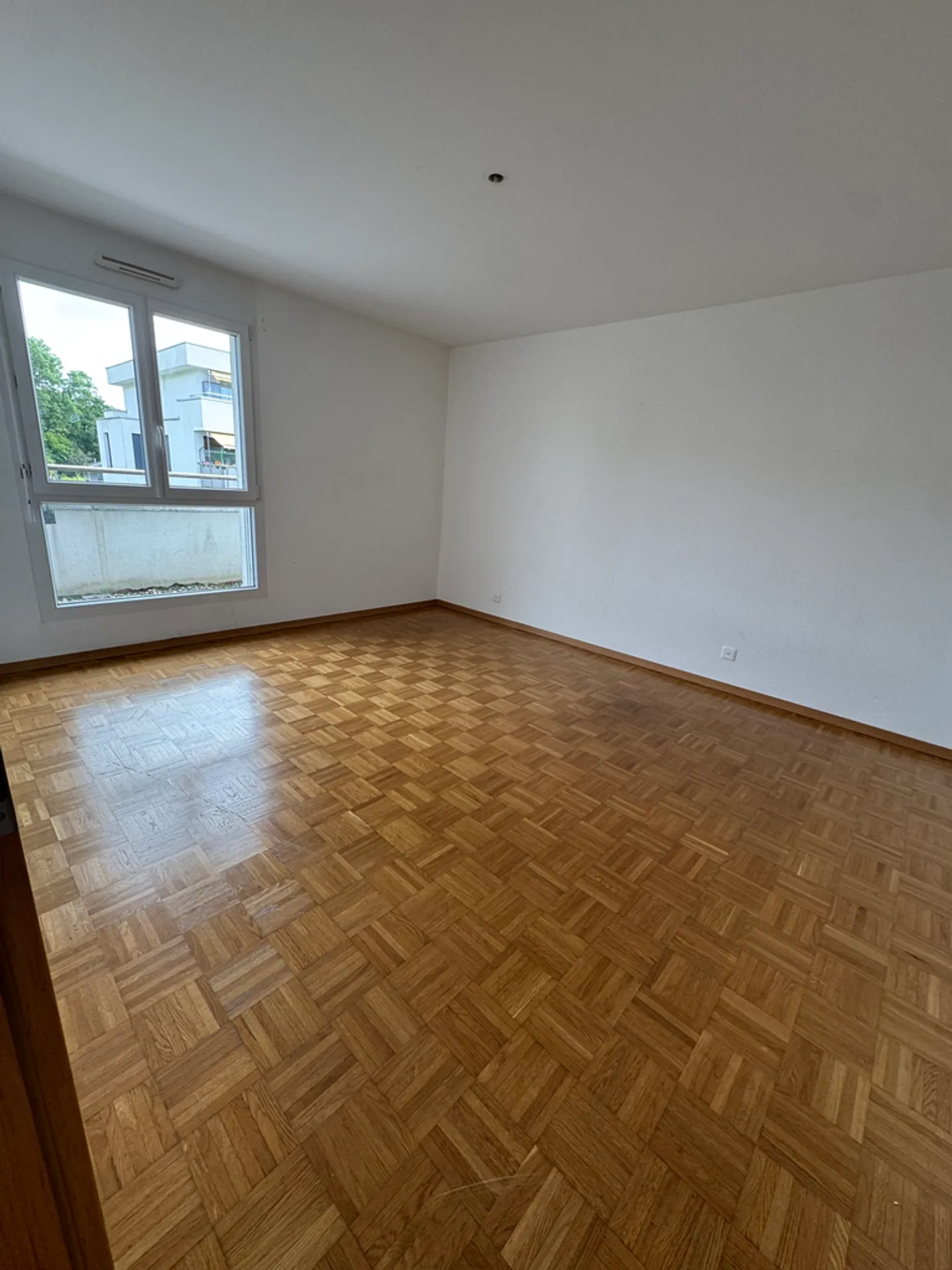 Beautiful apartment in a quiet neighborhood - Photo 4 of 5
