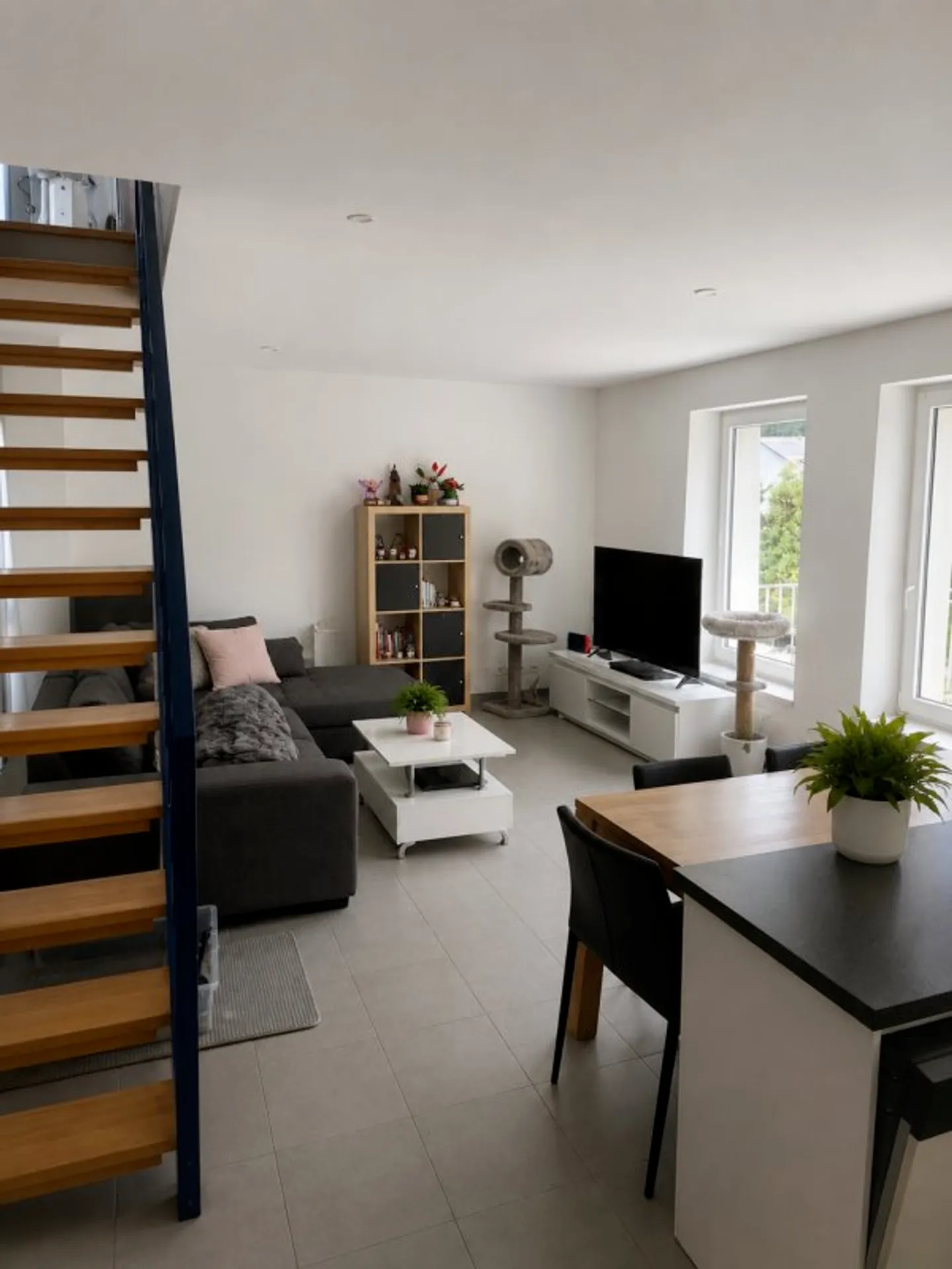 Charming Top-Floor Maisonette - Photo 6 of 21