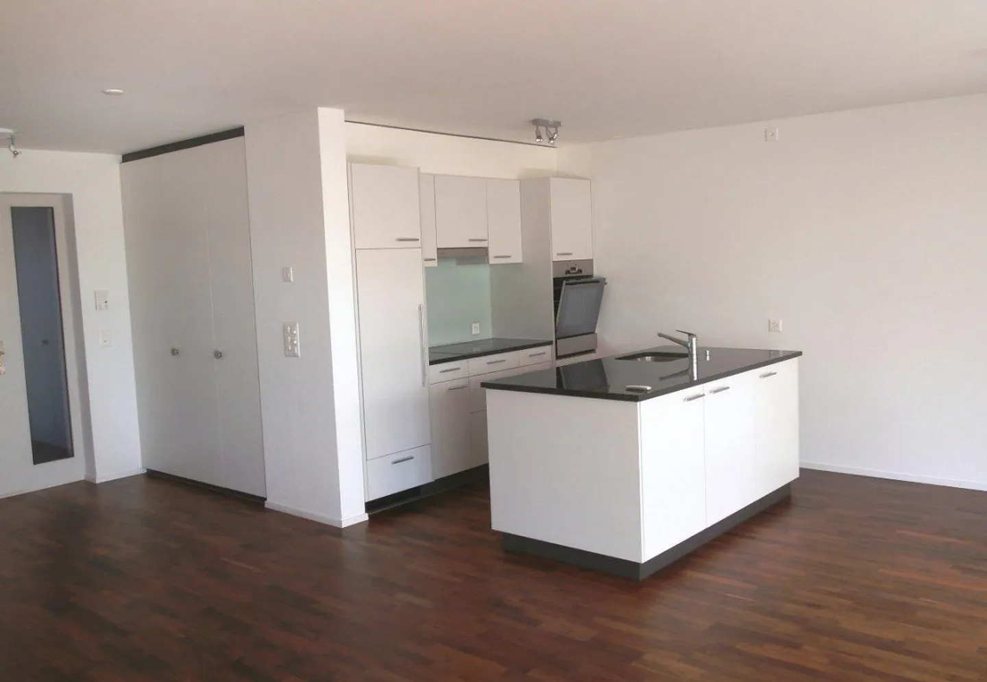 Appartamento 2,5 locali con terrazza solare di 25 m2 e lavatrice/asciugatrice - Foto 4 di 5