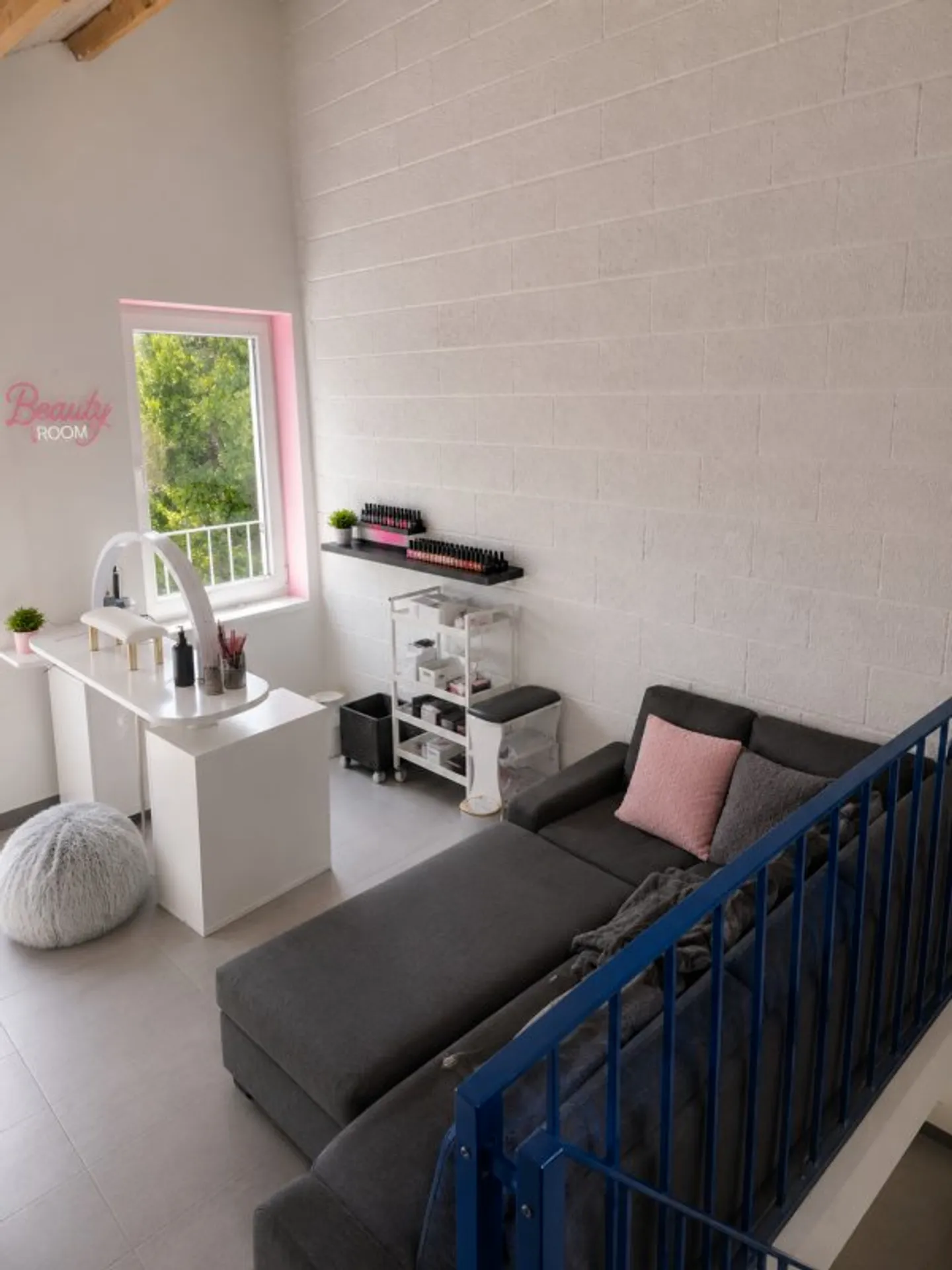 Charming Top-Floor Maisonette - Photo 7 of 21