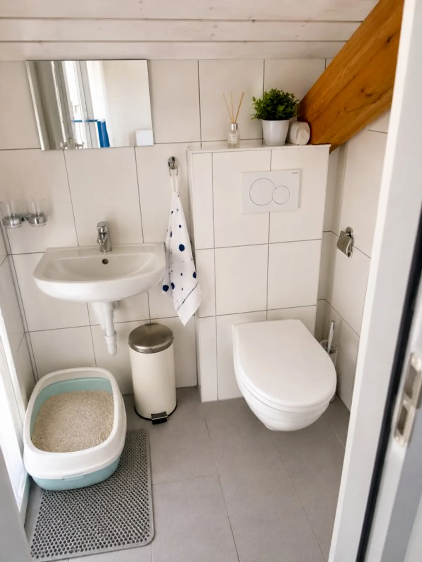Charming Top-Floor Maisonette - Photo 11 of 21