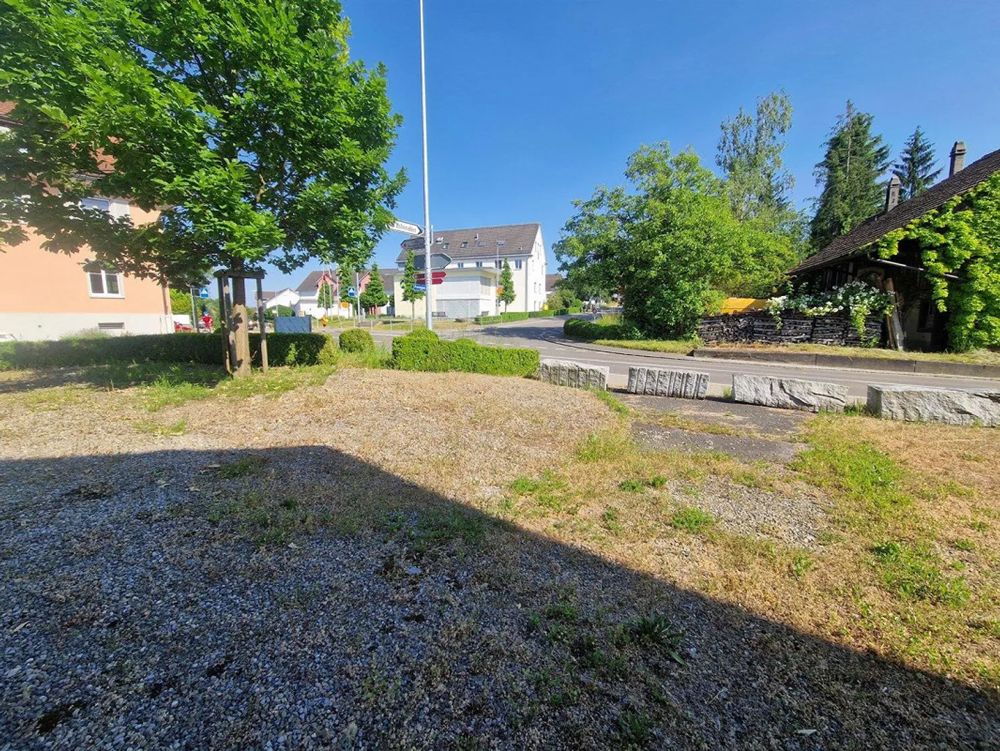 Parking spaces - also suitable for motorhomes/trailers - Photo 2 of 3