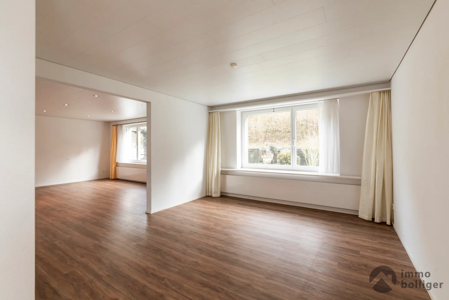 La storia incontra la modernità: Casa unifamiliare elegante con grande potenziale a Zofingen - Foto 2 di 13