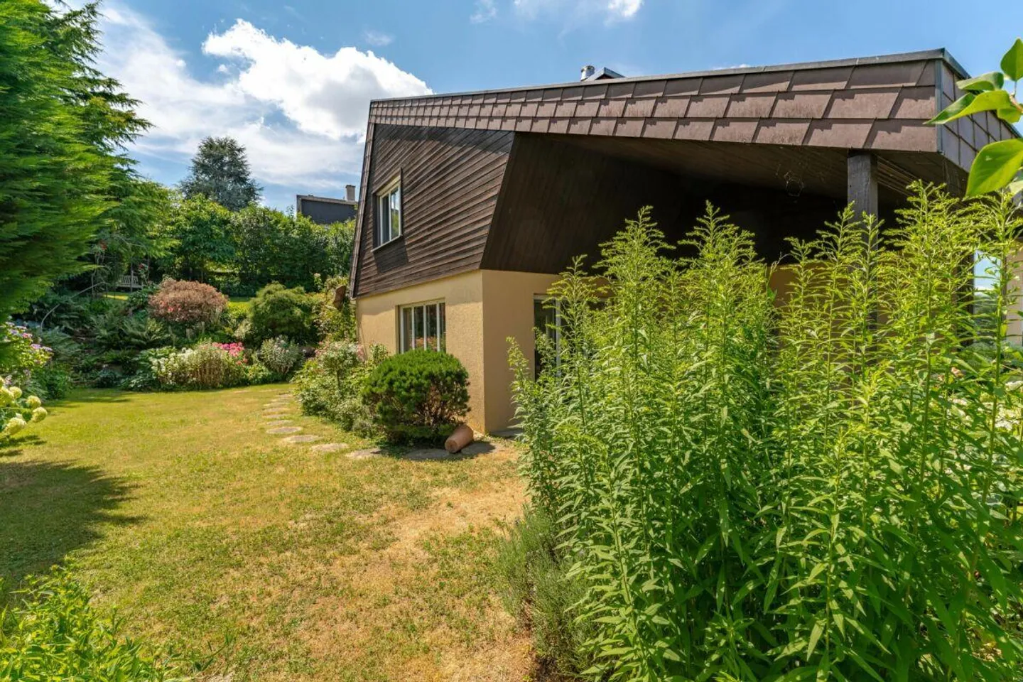 Es schmucks 5.5-Zimmer-Eifamiliehuus mit viel Potenzial - Foto 3 von 12