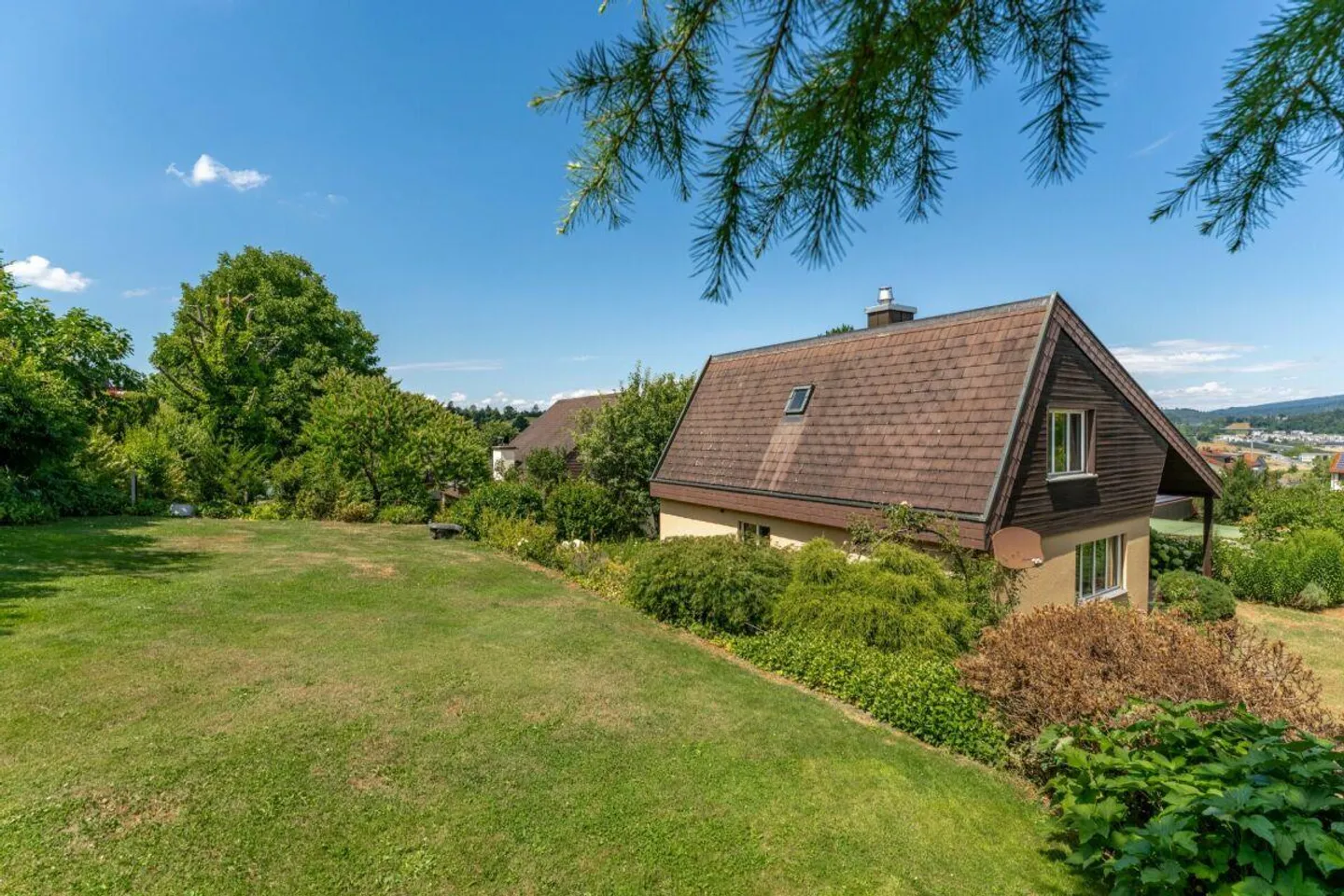 Es schmucks 5.5-Zimmer-Eifamiliehuus mit viel Potenzial - Foto 4 von 12