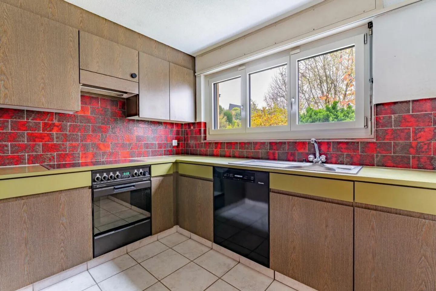 Es schmucks 5.5-Zimmer-Eifamiliehuus mit viel Potenzial - Foto 5 von 12