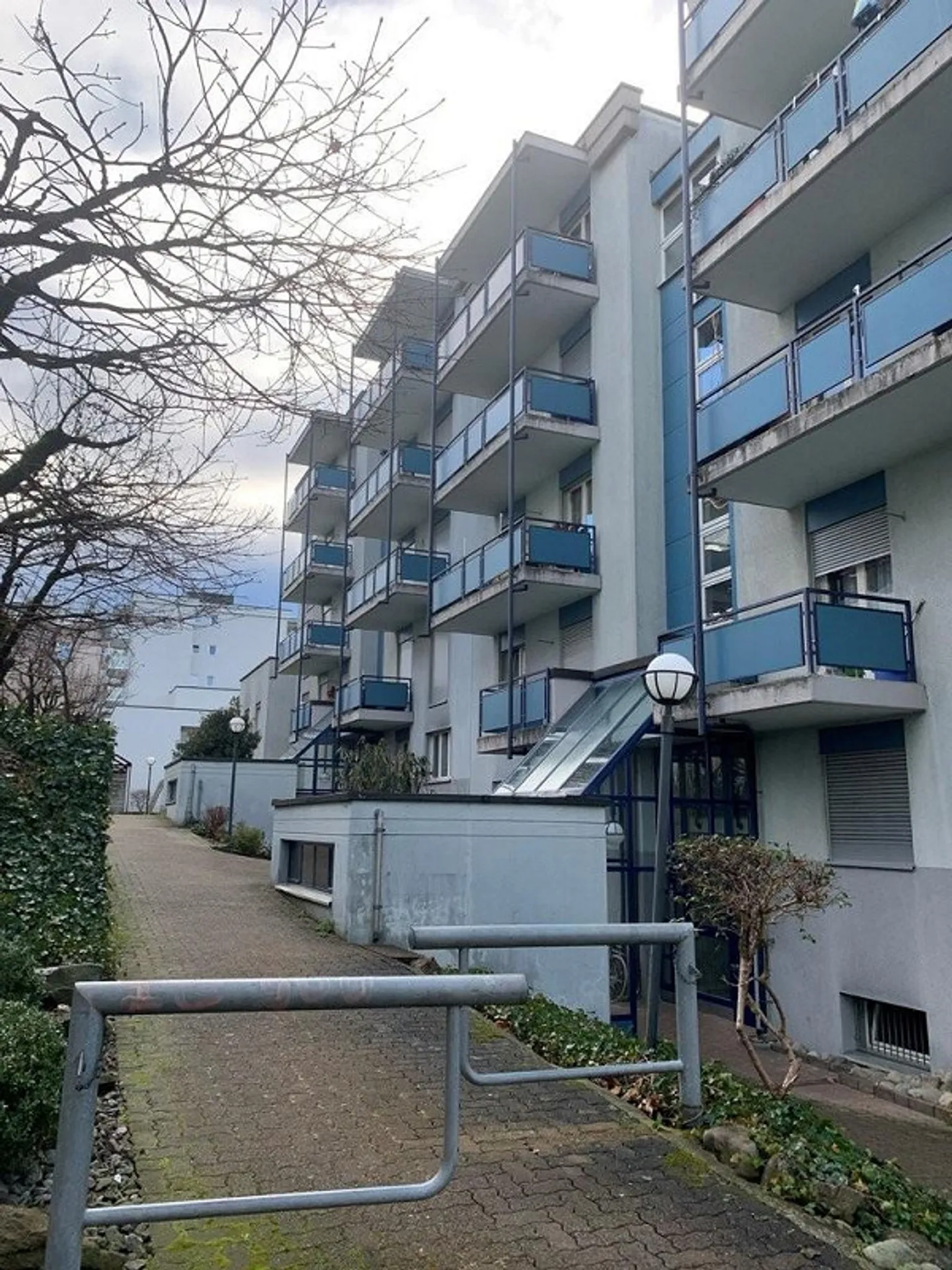 Appartamento con balcone cerca nuovo inquilino. - Foto 1 di 8