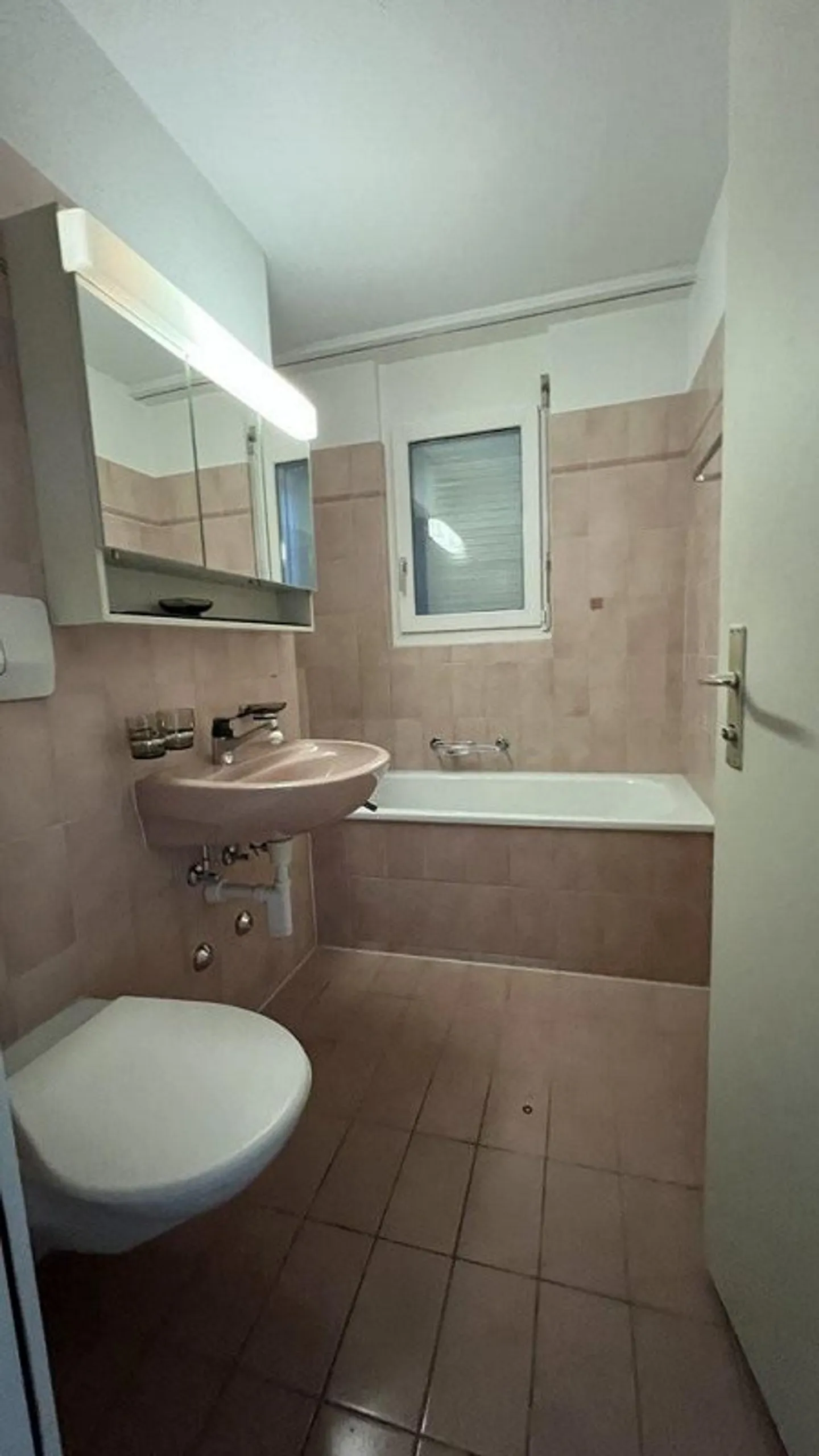 Appartamento con balcone cerca nuovo inquilino. - Foto 8 di 8