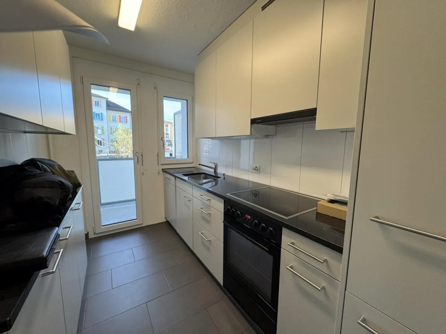 Appartement dans un emplacement central avec un grand balcon - Photo 2 sur 10