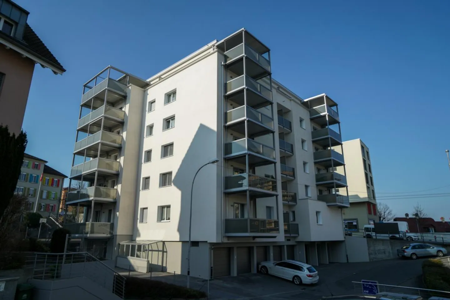 Appartement dans un emplacement central avec un grand balcon - Photo 1 sur 10