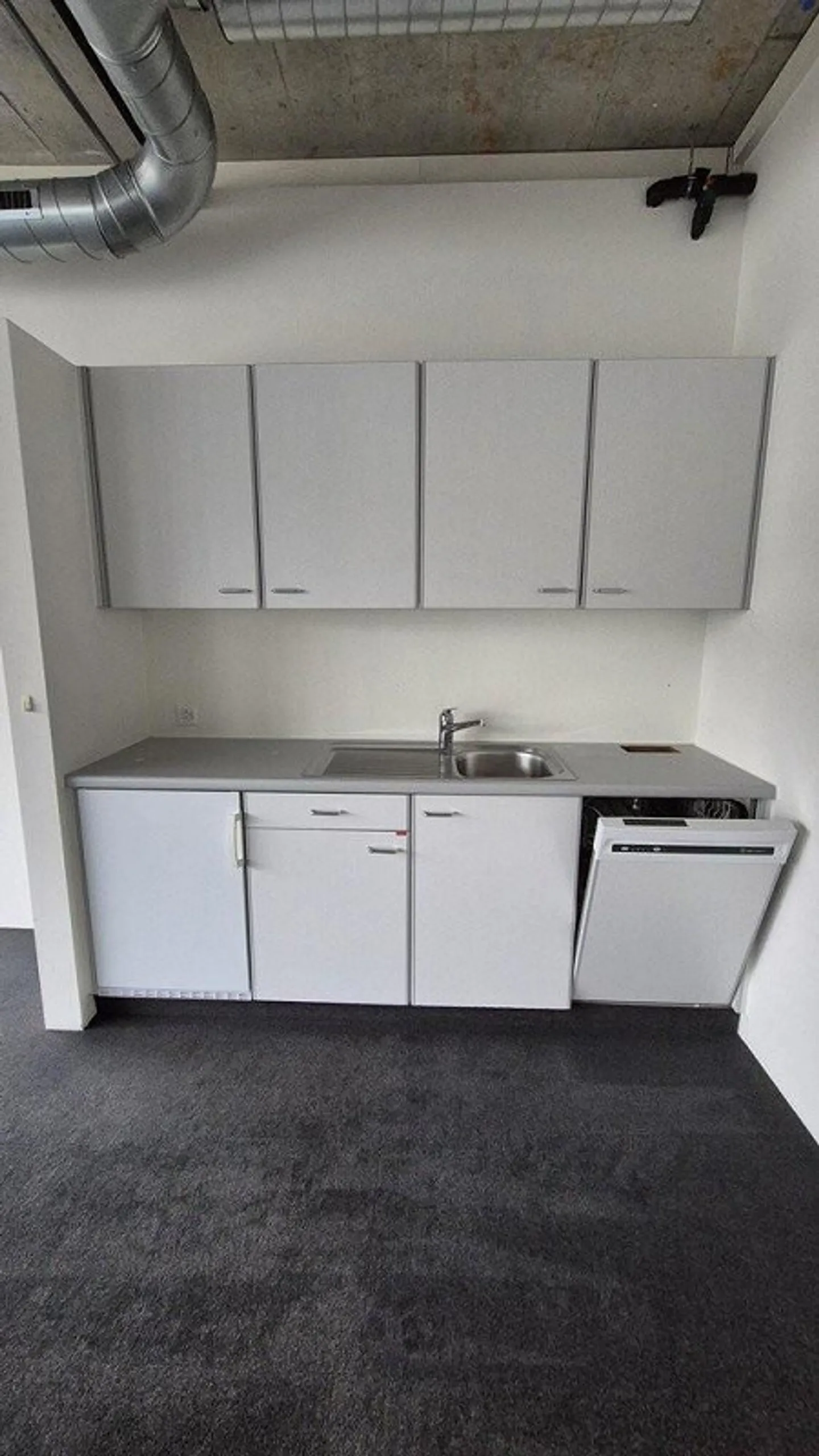 Espace de bureau avec connexion **trois mois de loyer gratuit** - Photo 3 sur 4