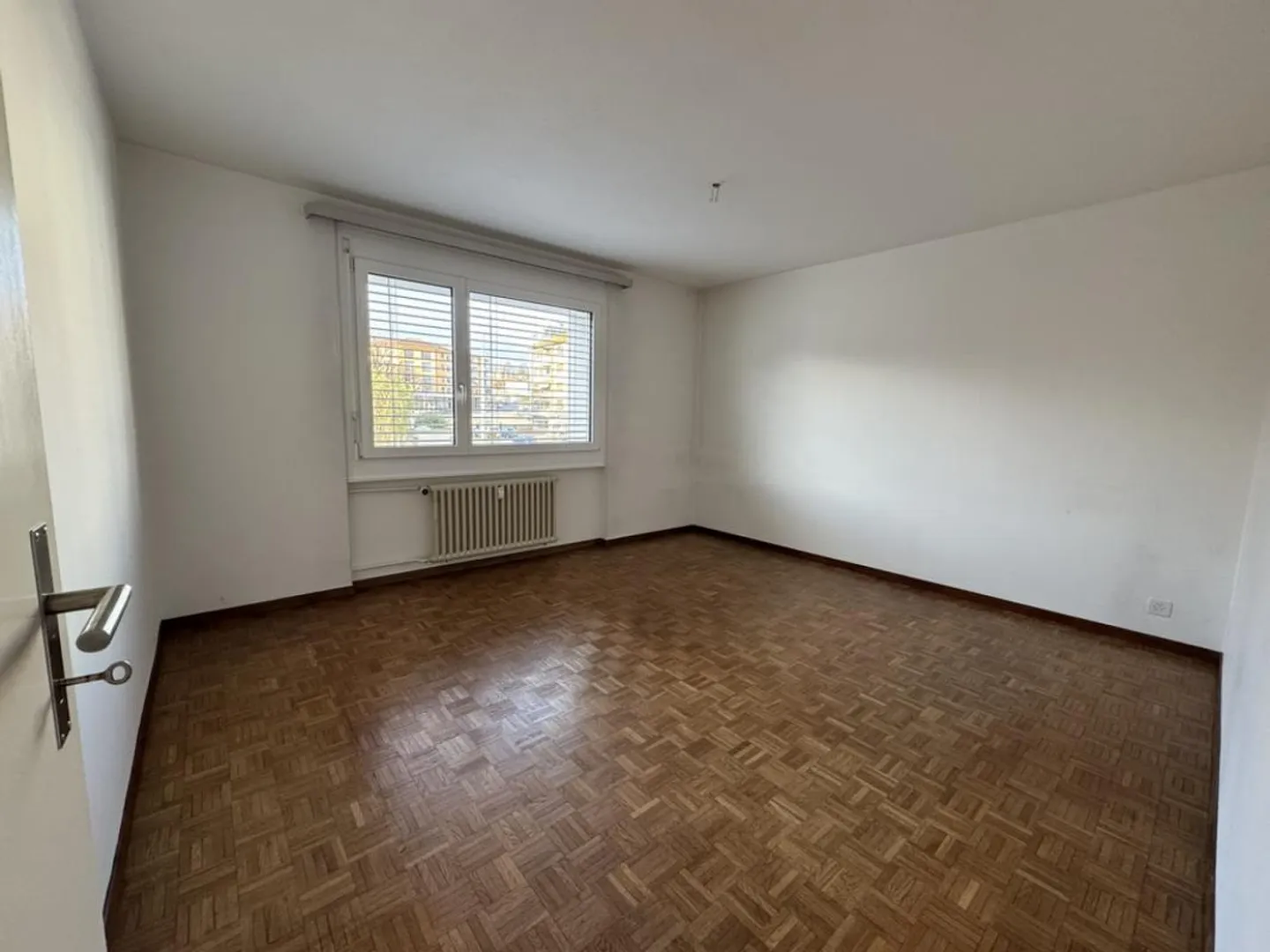 Appartement dans un emplacement central avec un grand balcon - Photo 8 sur 10