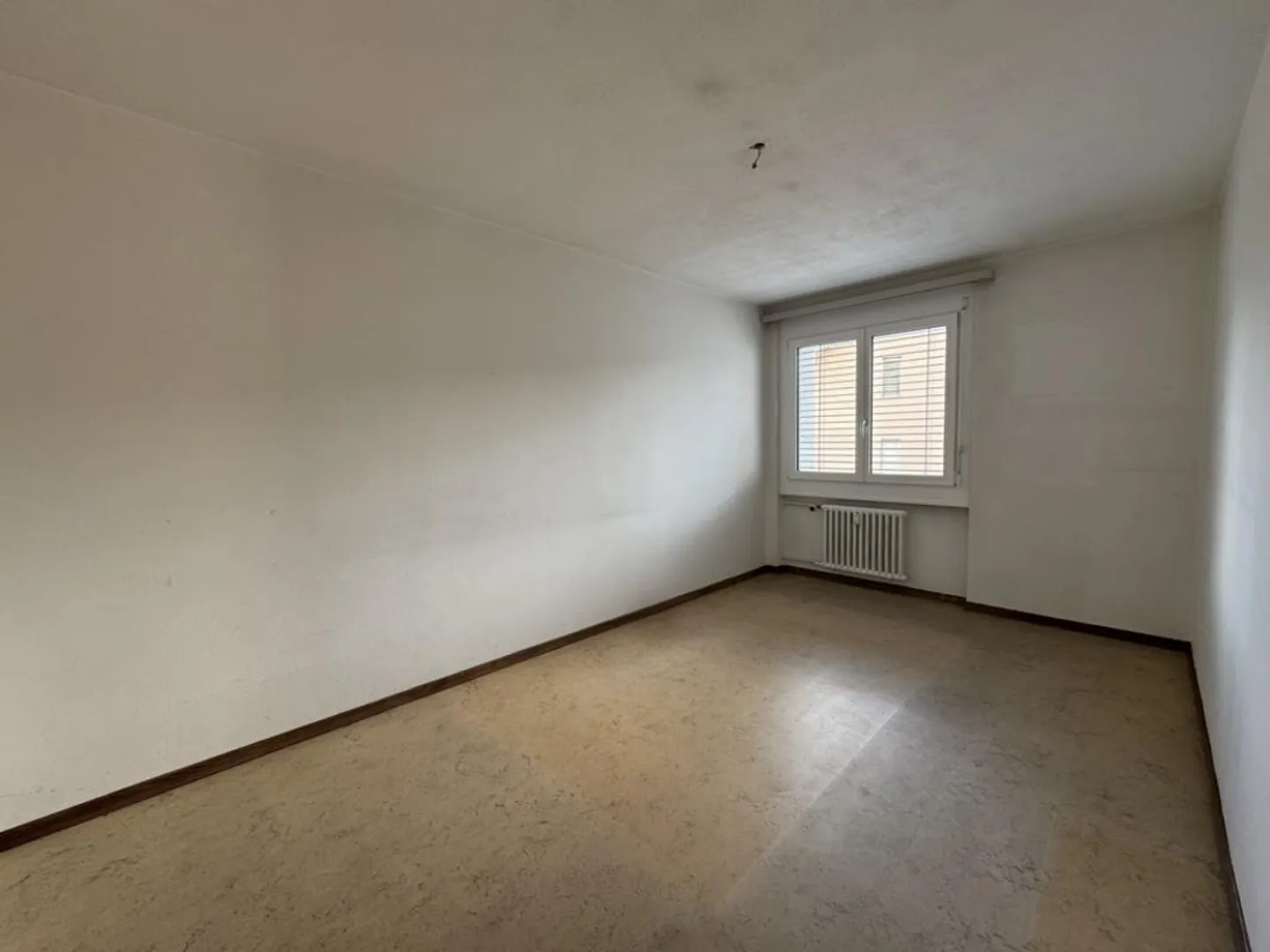 Appartement dans un emplacement central avec un grand balcon - Photo 9 sur 10