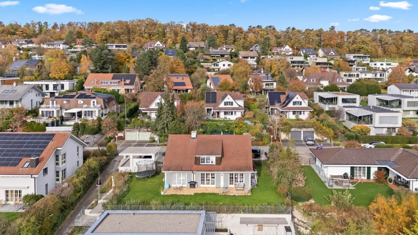 Maison de campagne individuelle de 7,5 pièces avec vue panoramique cherche famille - Photo 1 sur 14