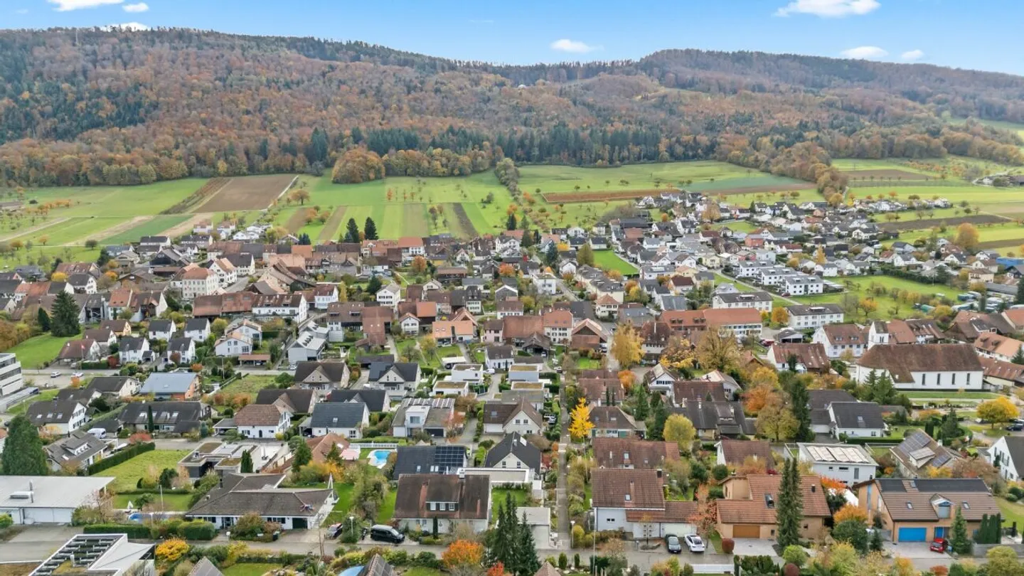 Maison de campagne individuelle de 7,5 pièces avec vue panoramique cherche famille - Photo 3 sur 14
