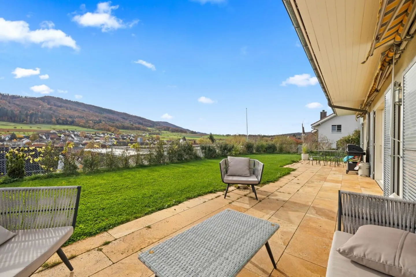 Maison de campagne individuelle de 7,5 pièces avec vue panoramique cherche famille - Photo 10 sur 14