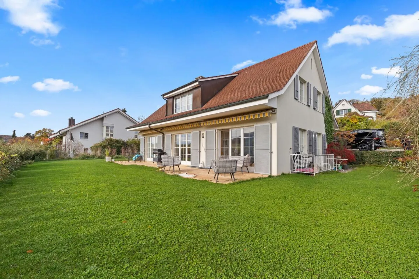 Maison de campagne individuelle de 7,5 pièces avec vue panoramique cherche famille - Photo 2 sur 14