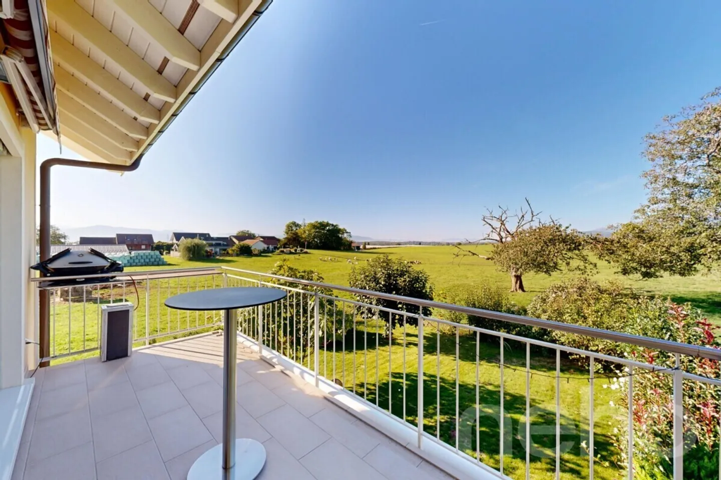 Duplex familiare attico con vista aperta e spazi esterni - Foto 7 di 13