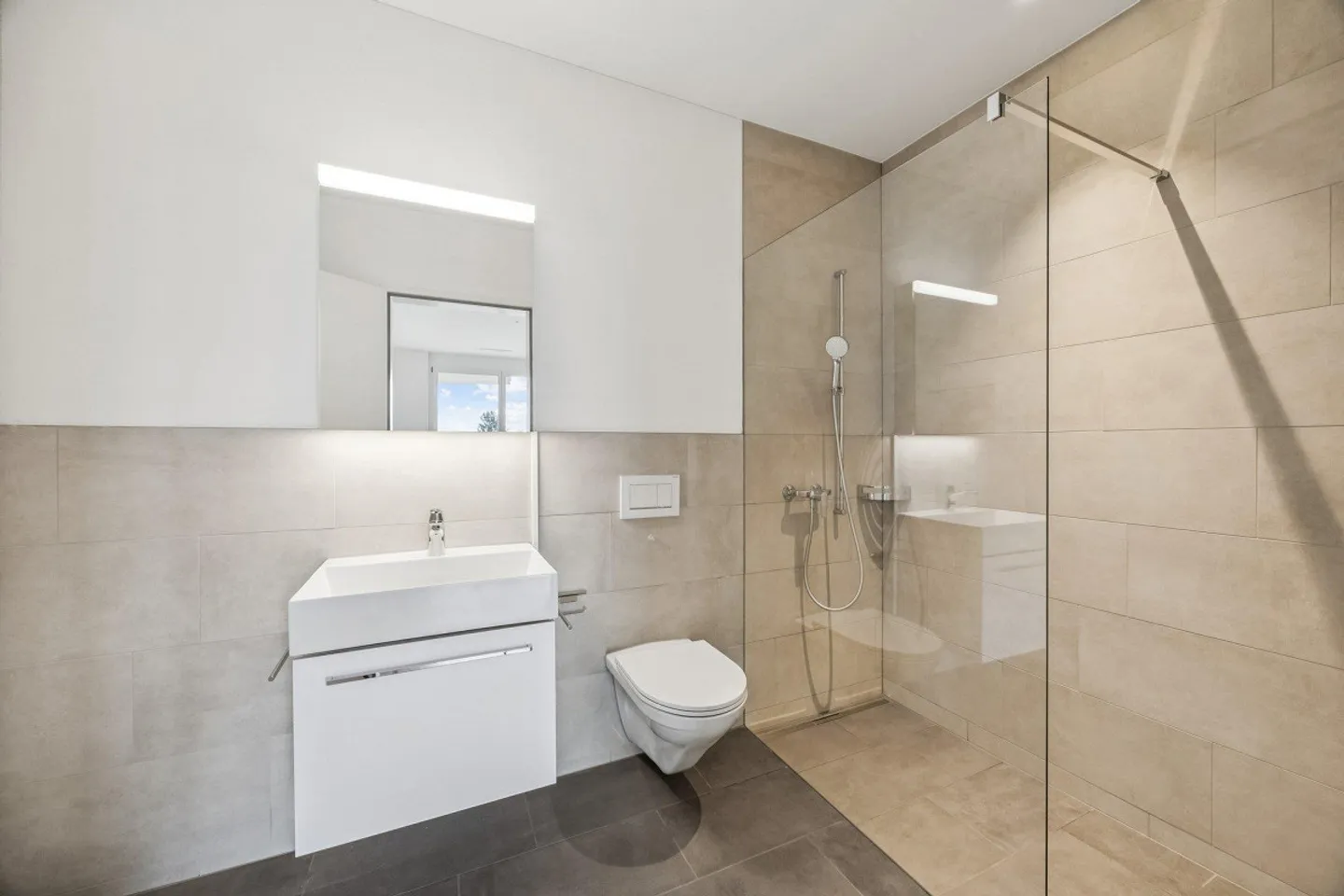 New apartment in a dream location directly on the lakeshore in Rapperswil-Jona - Photo 5 of 8