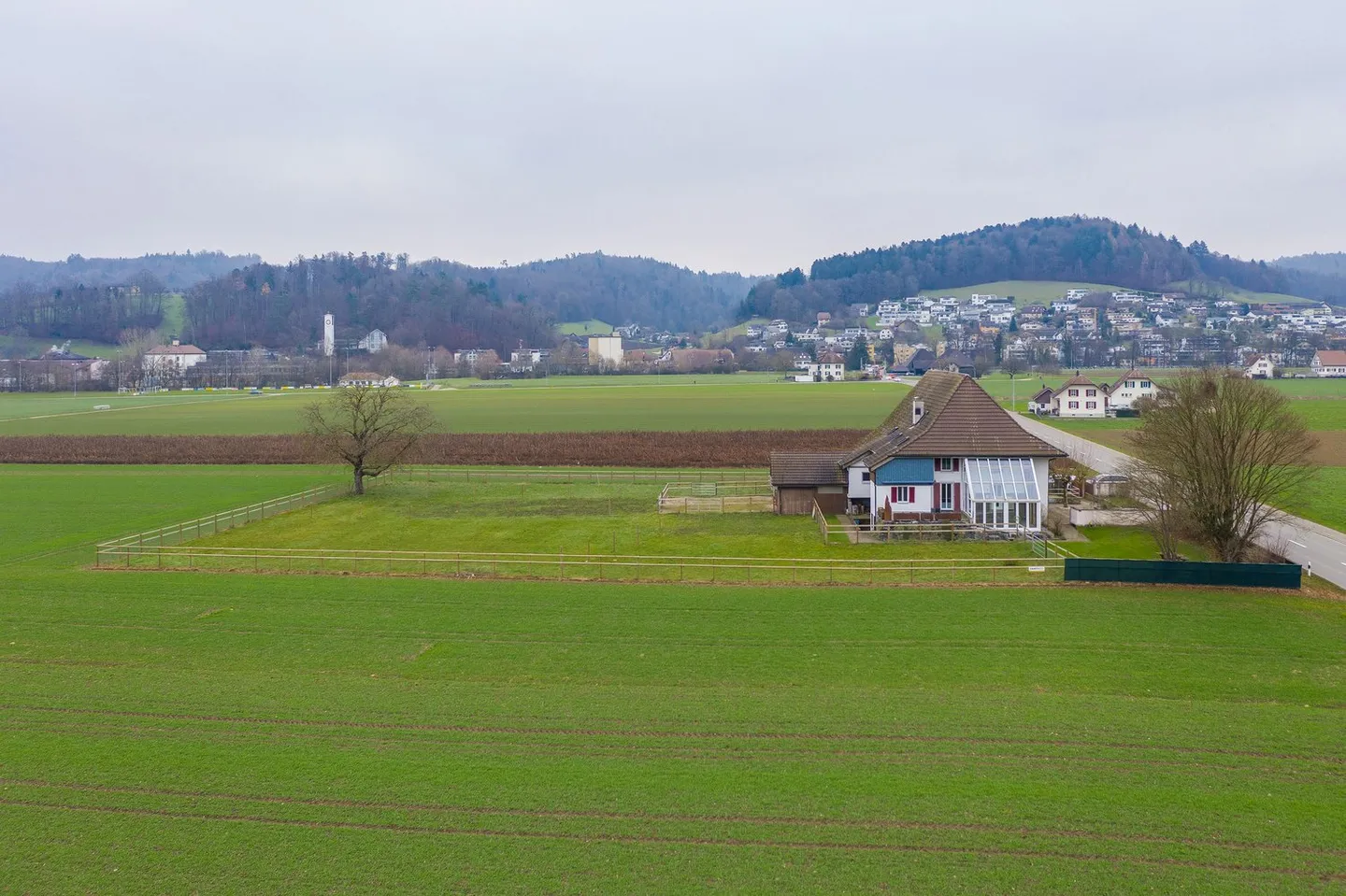 RIDUZIONE DEL PREZZO - Proprietà equestre compatta con un'alta qualità di vita per te e i tuoi cavalli - Foto 1 di 11