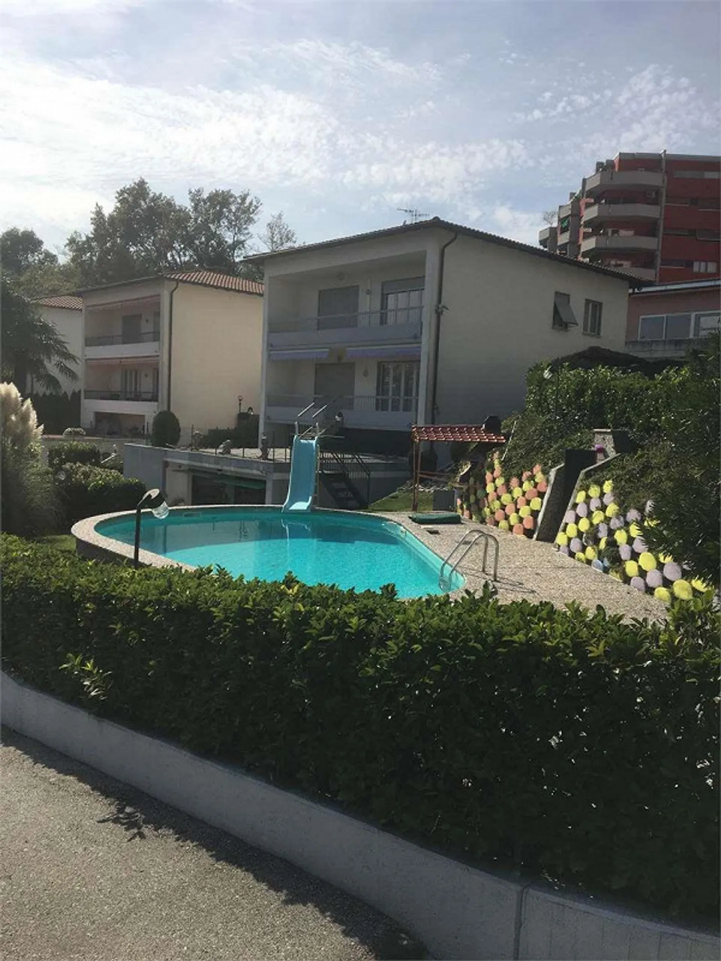 2397_Coldrerio, casa unifamiliare con piscina - Foto 2 di 12