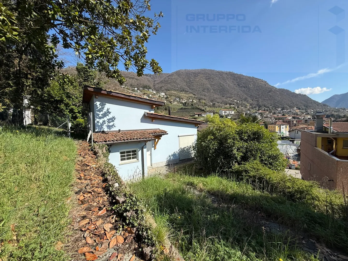 Single-family house with garden - Photo 11 of 12