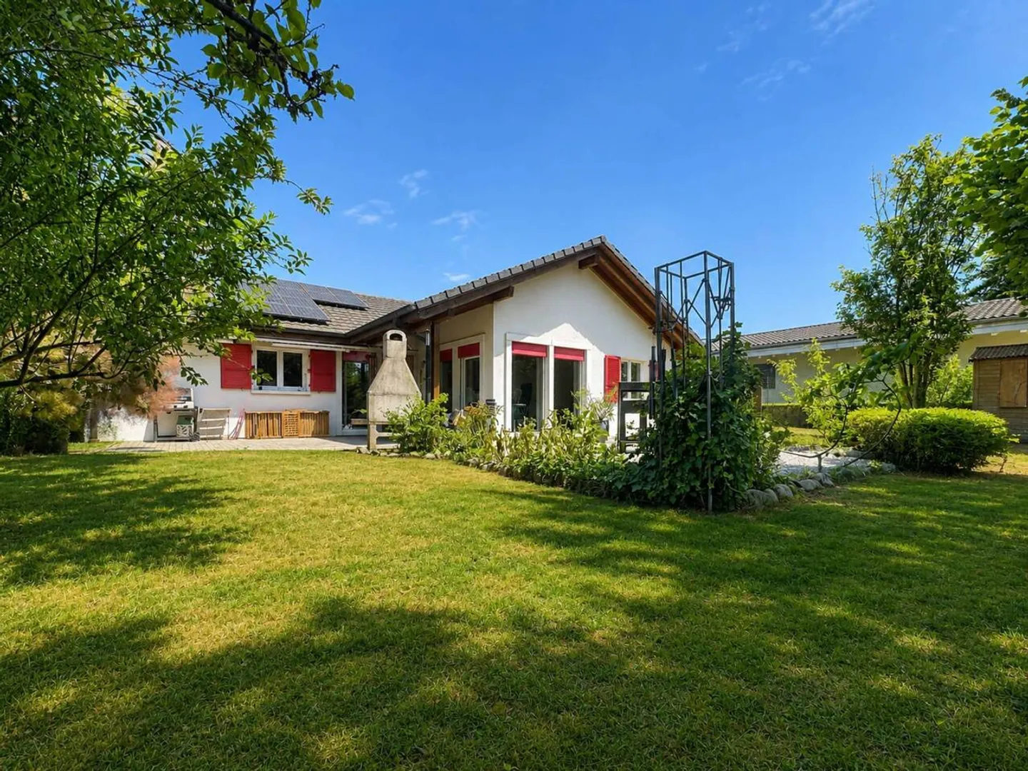 Individual villa with 4.5 rooms and independent studio - Photo 1 of 13