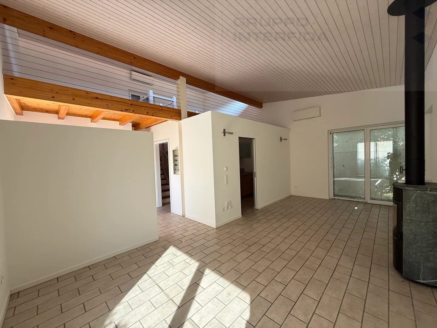 Single-family house with garden - Photo 4 of 12
