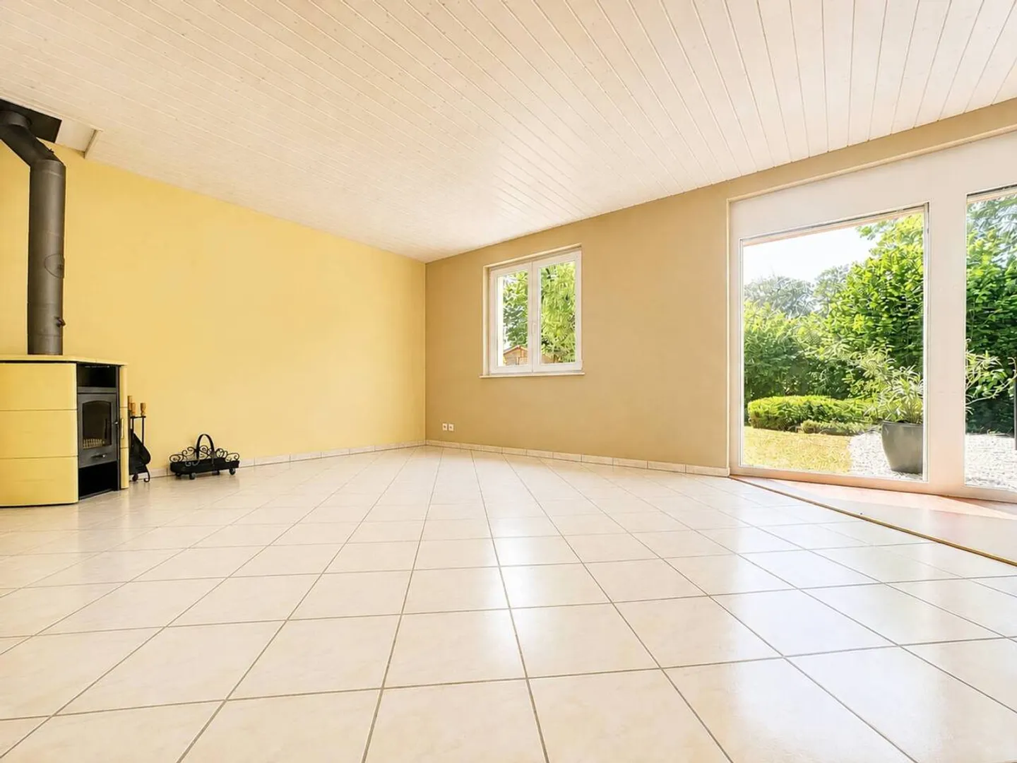 Individual villa with 4.5 rooms and independent studio - Photo 3 of 13