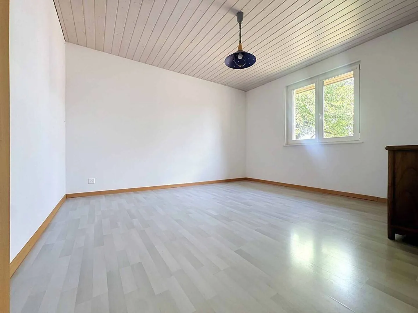 Individual villa with 4.5 rooms and independent studio - Photo 8 of 13
