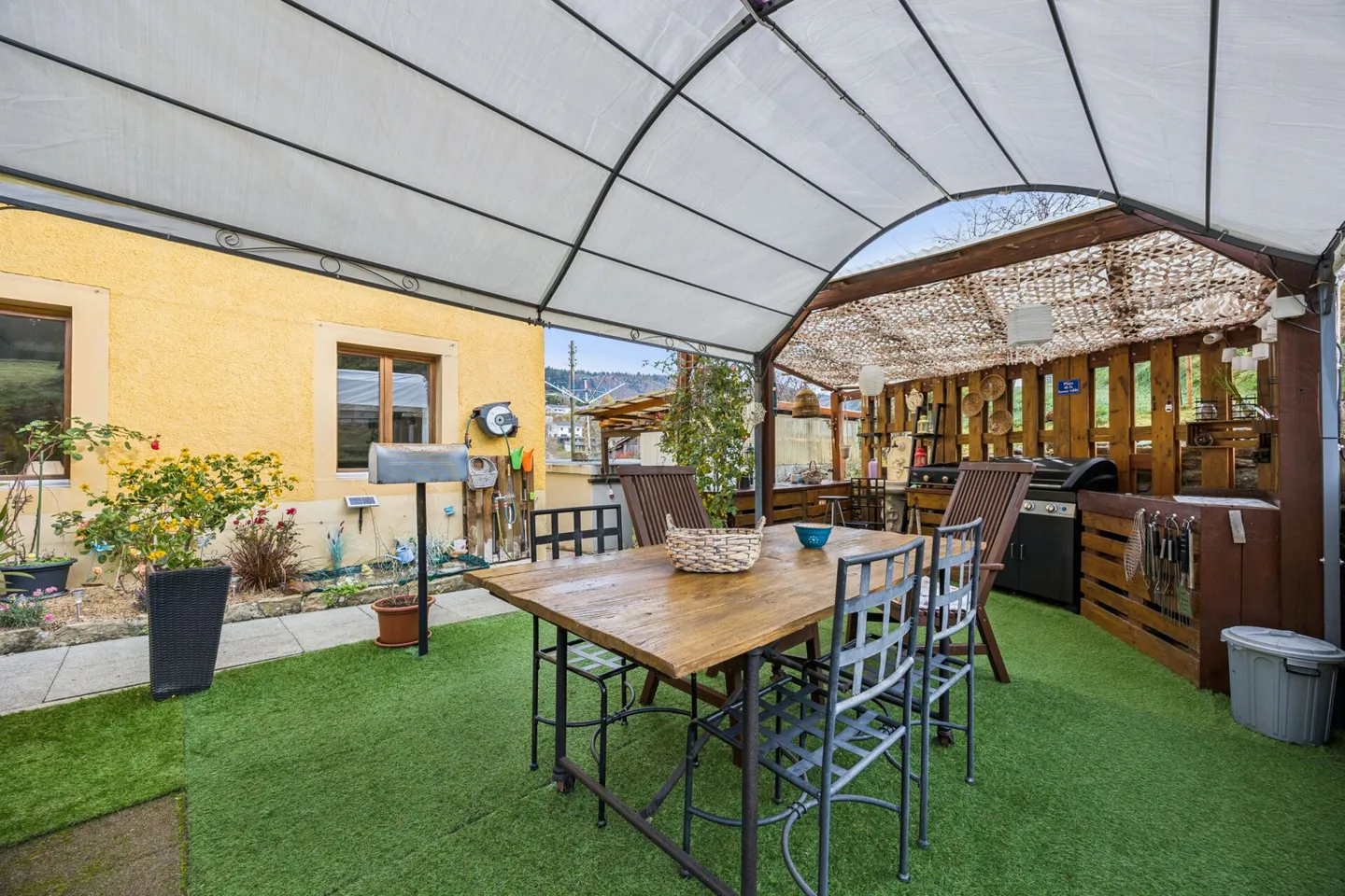 Charming semi-detached house with character - Photo 4 of 4