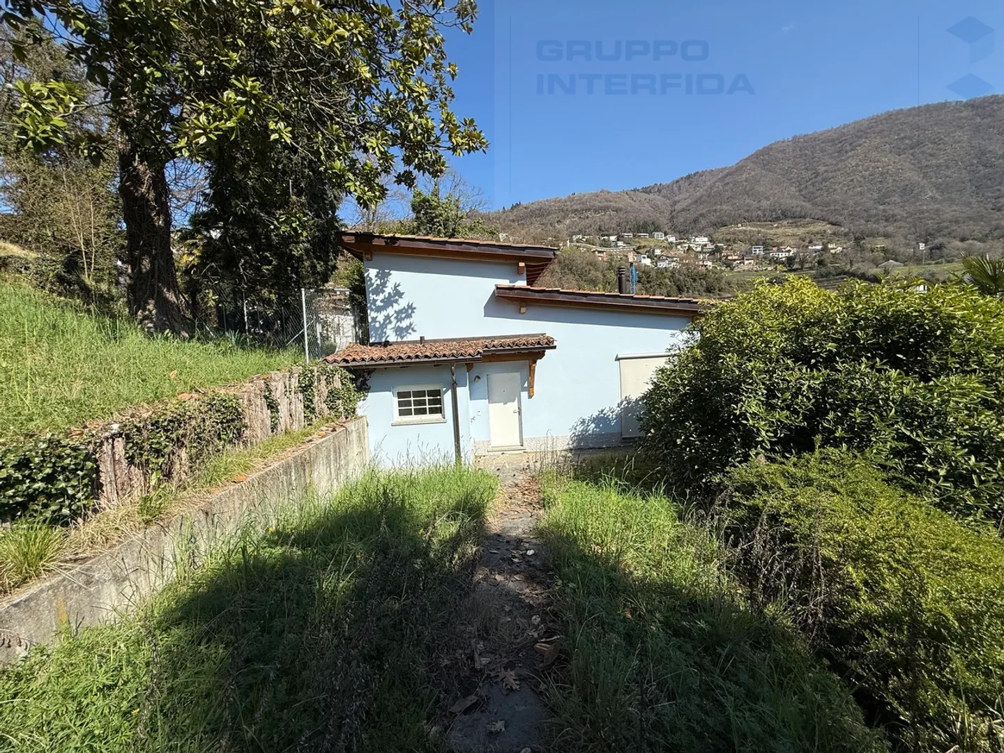 Single-family house with garden - Photo 12 of 12
