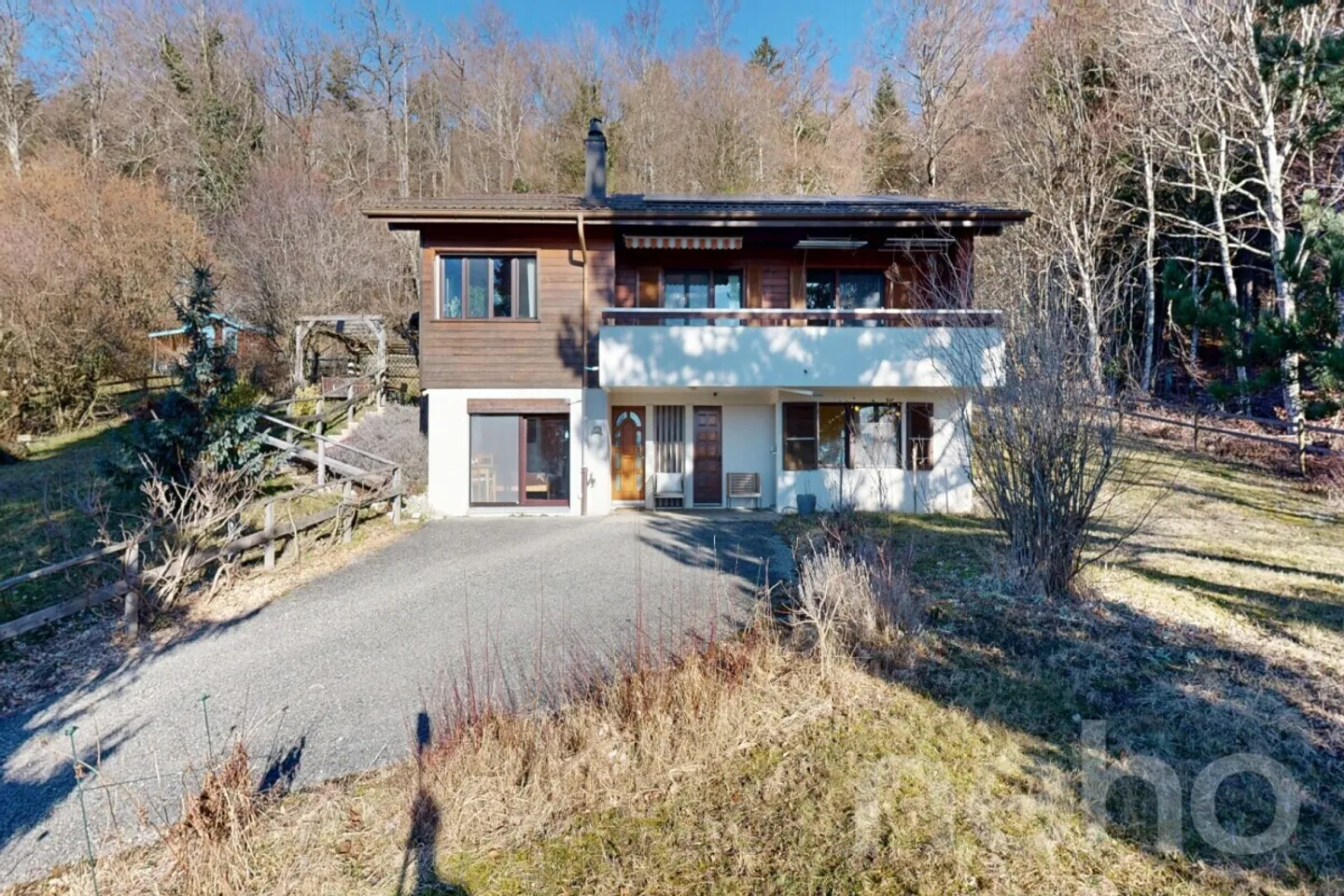 Grande casa indipendente immersa nel verde - Foto 2 di 13