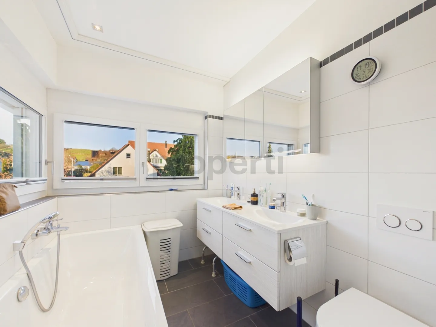 Modern 4.5-room apartment with balcony, Dachsen - Photo 10 of 11