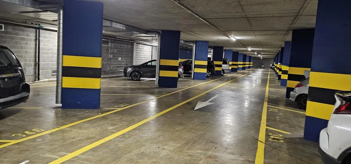 Posti auto interni vicino al centro città - Foto 3 di 5