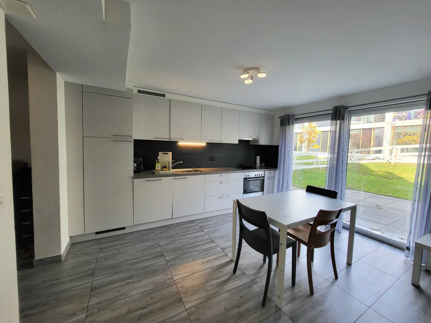 Appartement (2.5 pces + bureau) à deux pas du centre-ville de Romont - Photo 4 sur 5