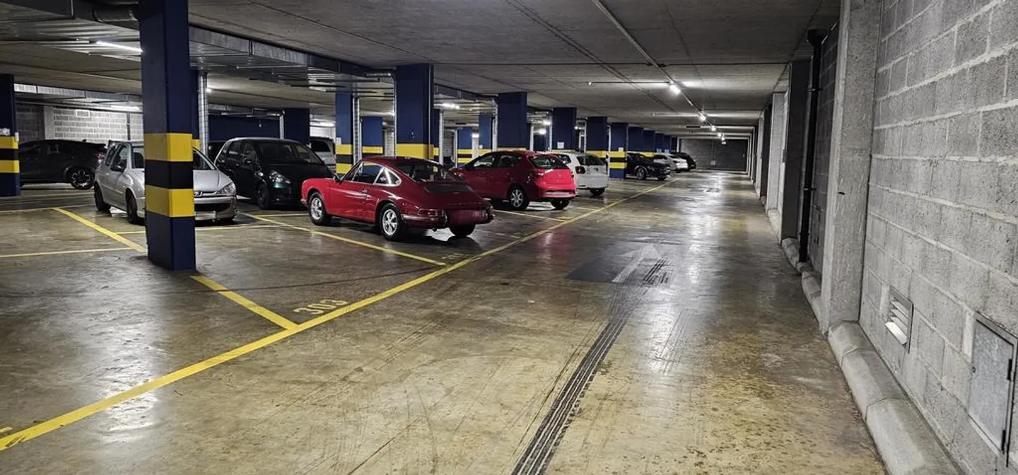 Posti auto interni vicino al centro città - Foto 5 di 5