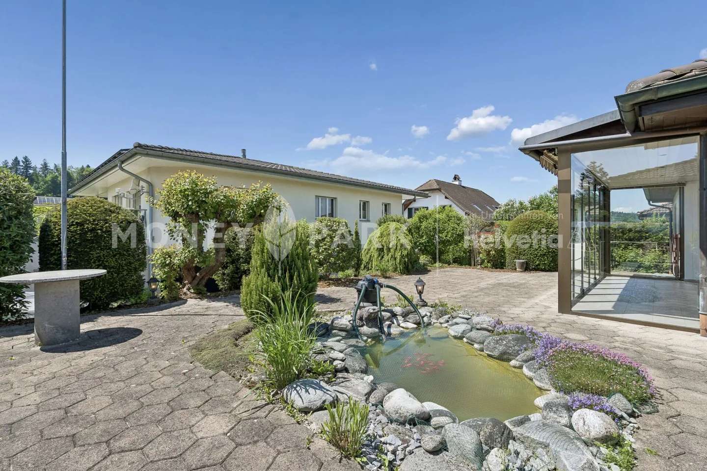 Casa unifamiliare di 6,5 stanze in una zona residenziale tranquilla con giardino idilliaco - Foto 8 di 16
