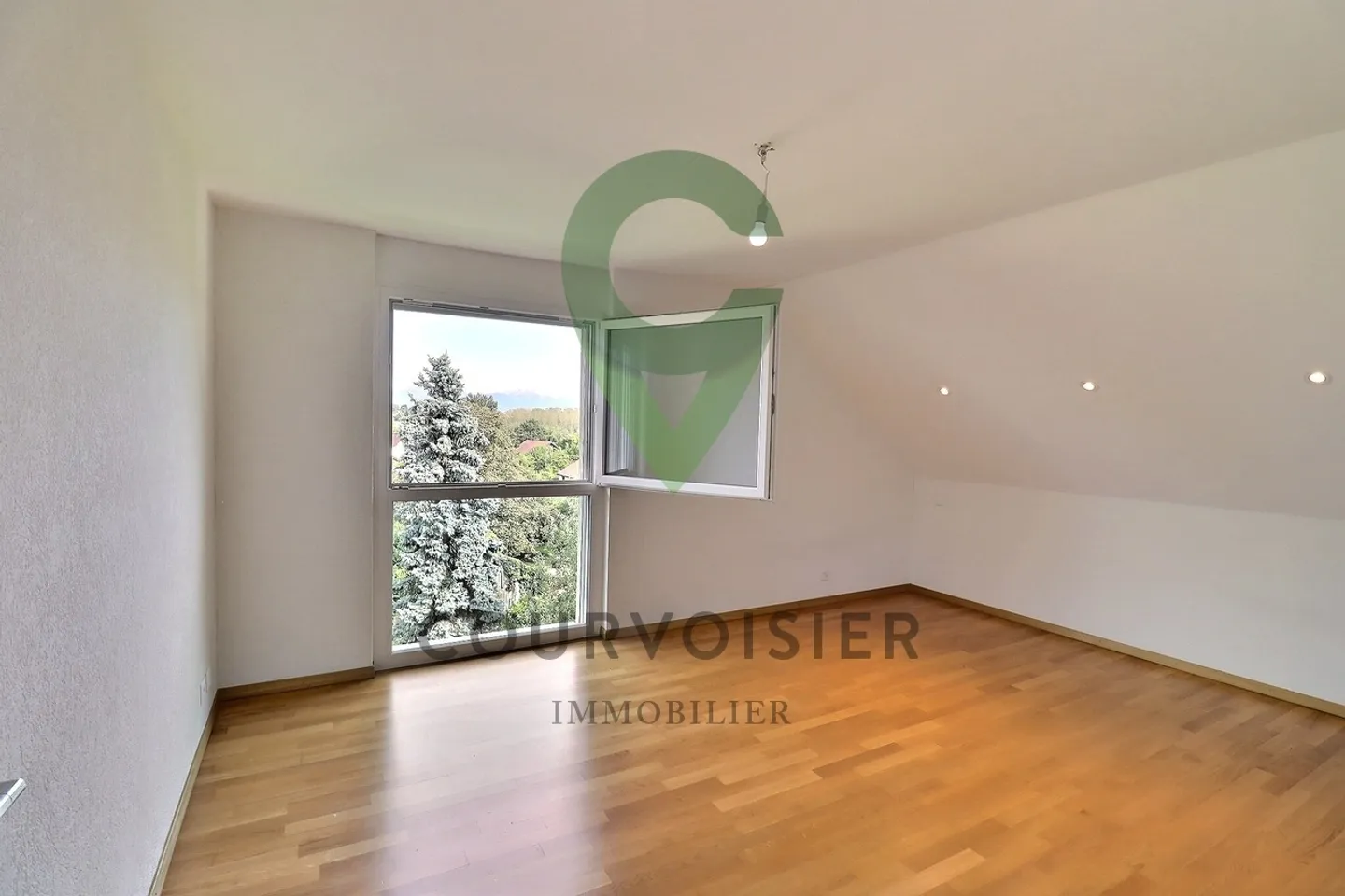 Superb 4.5-room apartment with mezzanine - Photo 4 of 8