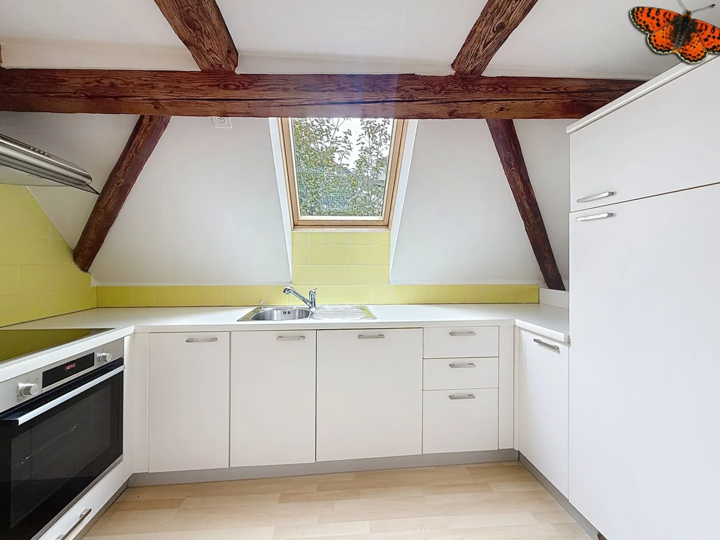 Charming Apartment - Photo 4 of 10