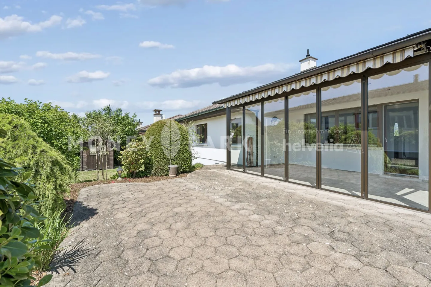Casa unifamiliare di 6,5 stanze in una zona residenziale tranquilla con giardino idilliaco - Foto 7 di 16