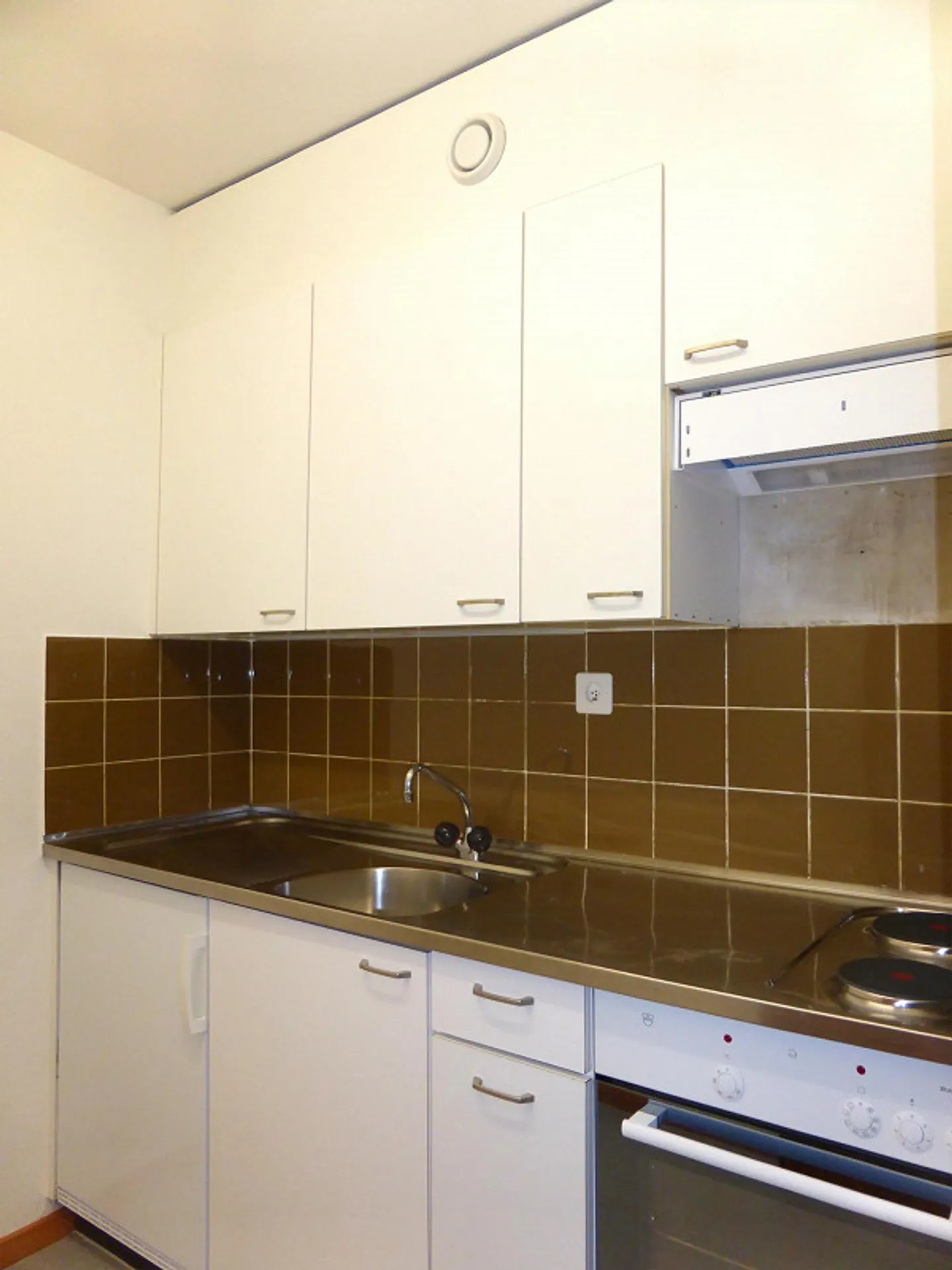 Sunny Studio - Photo 5 of 5