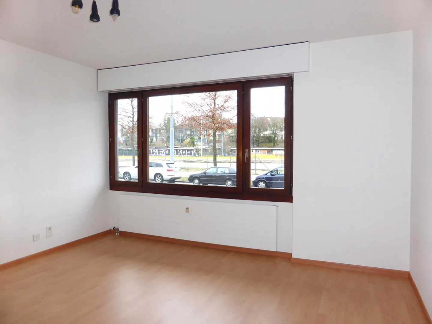 Sunny Studio - Photo 1 of 5