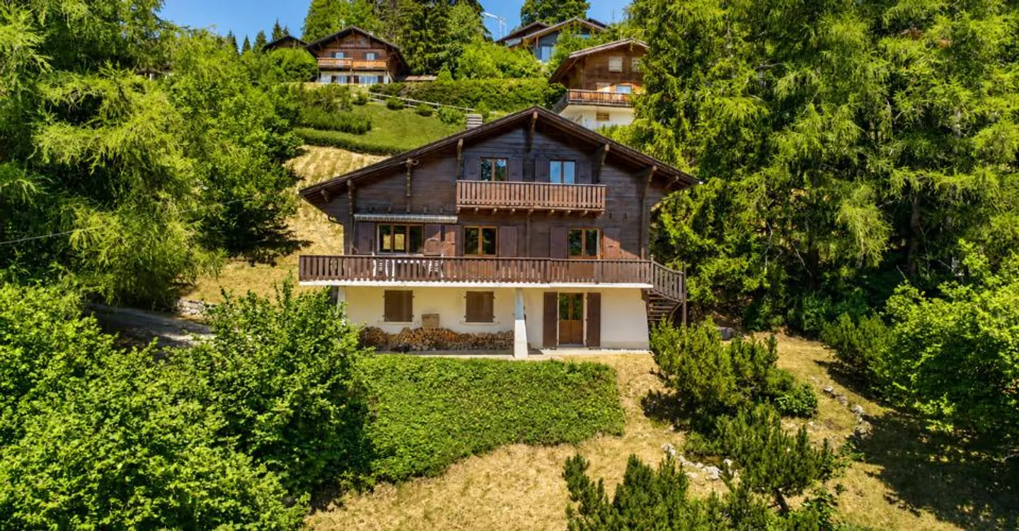 Family chalet with 6.5 rooms in Gryon, close to amenities - Photo 1 of 13