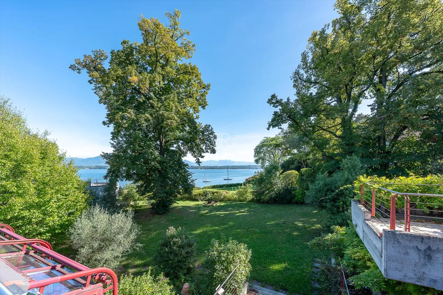 Propriété en 2ème ligne - vue lac - Photo 2 sur 4
