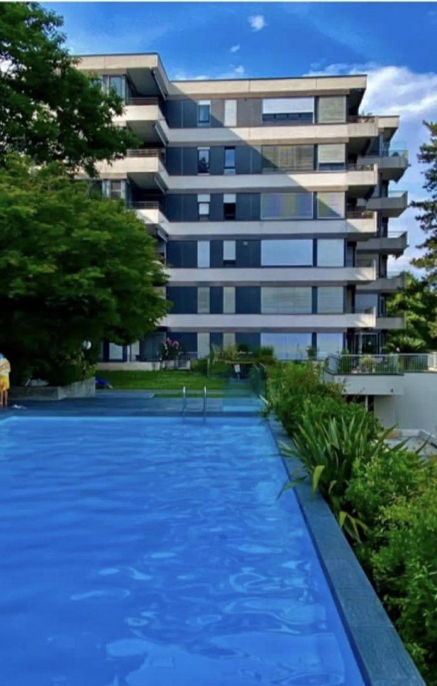1.5-Zimmer-Wohnung mit Swimmingpool zu vermieten - Foto 1 von 5