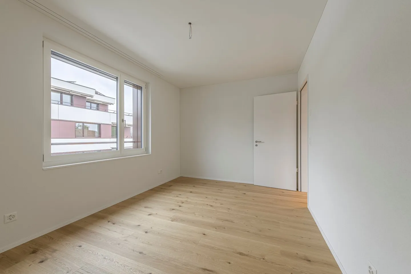 Moderne 3.5-Zimmer-Neubau-Wohnung mit Balkon in Selzach - Foto 7 von 8