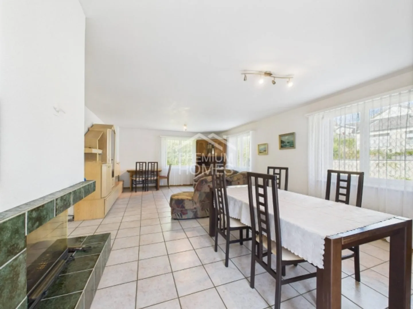 Geräumiges freistehendes Haus mit Garten - Foto 4 von 5