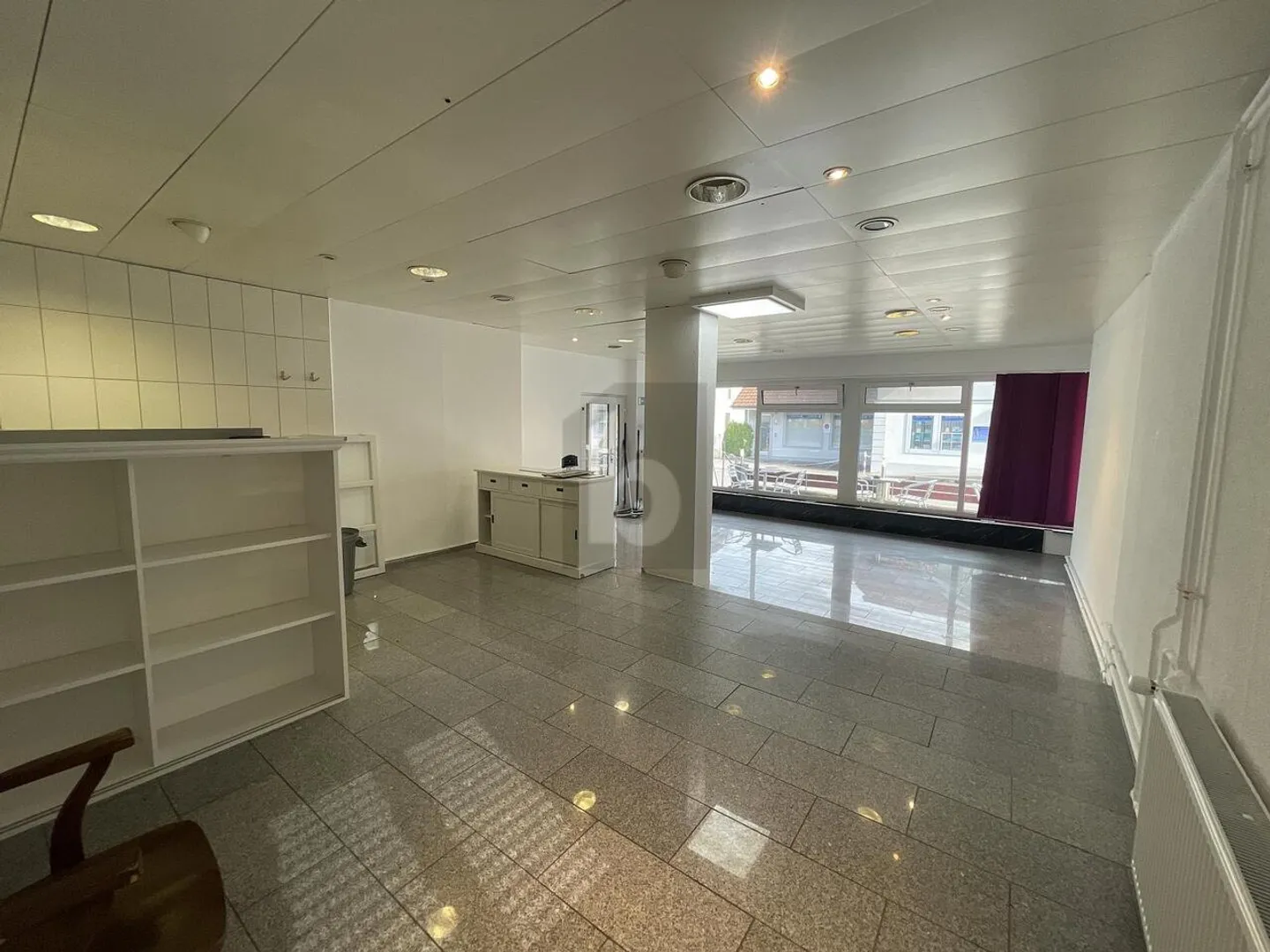 UTILISATION POLYVALENTE DANS UN EMPLACEMENT CENTRAL - Photo 2 sur 6